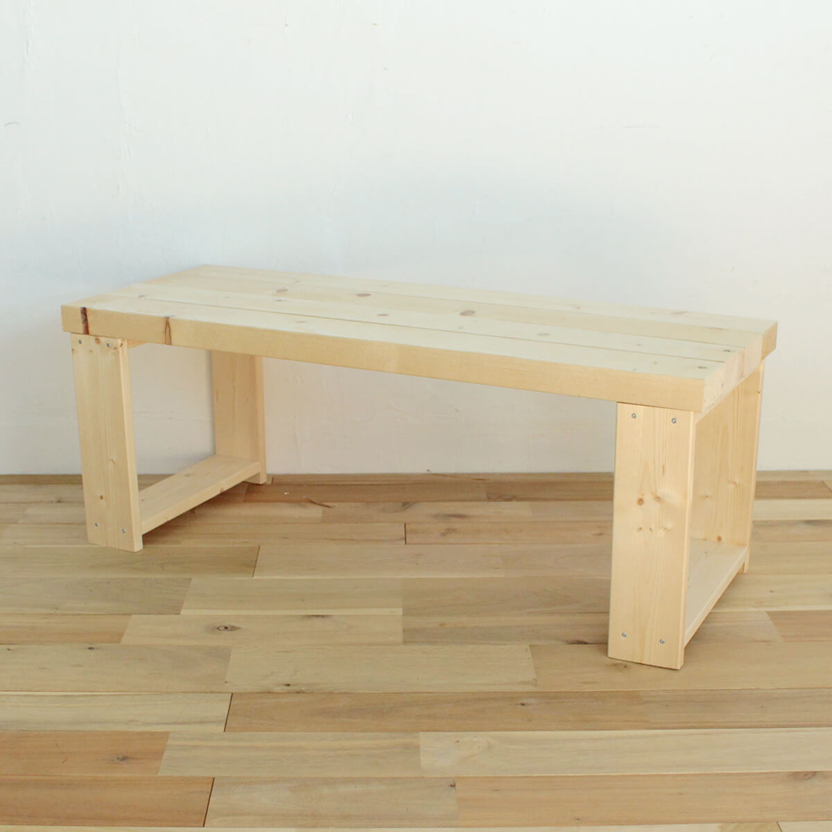 定番木材で作るベーシックなローテーブル