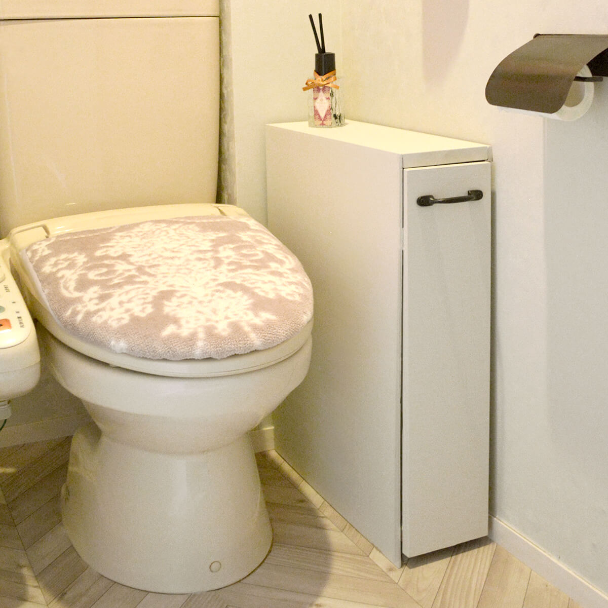 すき間に入る大容量トイレットペーパーストッカー