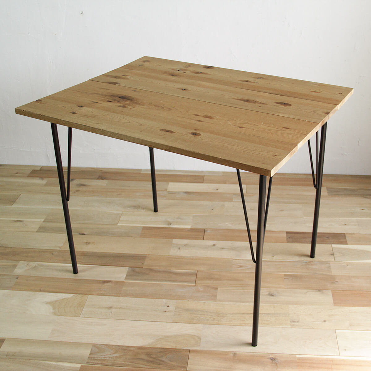 サーモウッドのカフェテーブル DIY FACTORY
